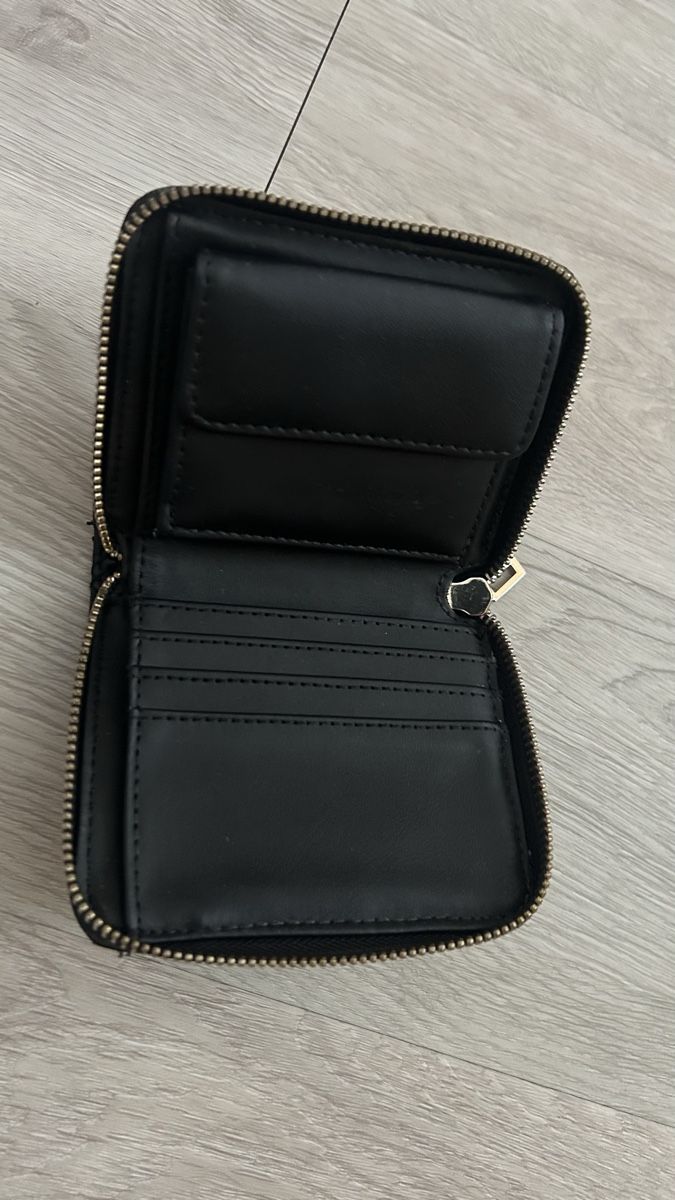 Guess Portamonete: Guess Portemonnaie – Usato da Eschen venduto da ana_5b6j 2