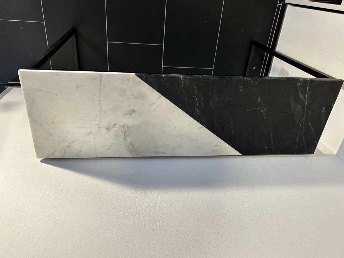 Cassettiere: Moderner Konsolentisch mit Marmorplatte, Schwarz/Weiss – Usato da Zürich venduto da lazaro.99 2