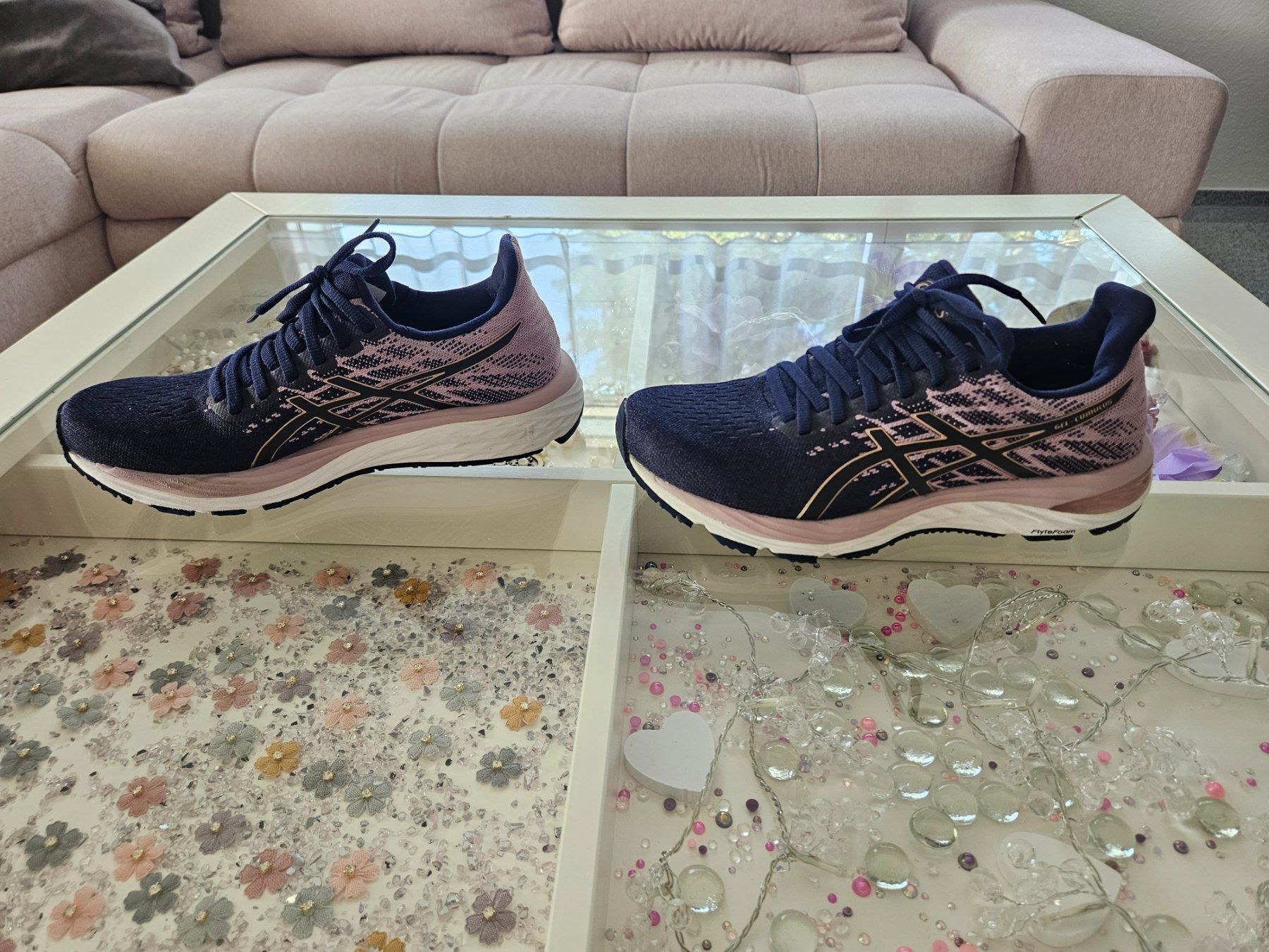 Asics Scarpe da donna: Asics Damen Laufschuhe Grösse 39 – Usato da Unterägeri venduto da Sleepbear 2