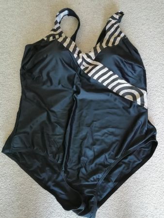 Schönes Badekleid 54 neu