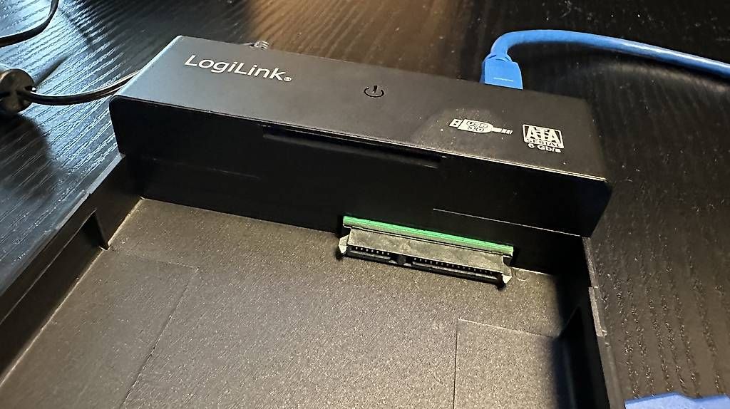 Dischi rigidi: LogiLink 3.5 SATA Festplatten Gehäuse Dock mit USB 3.0 – Usato da Uster venduto da Neonschwarz 2