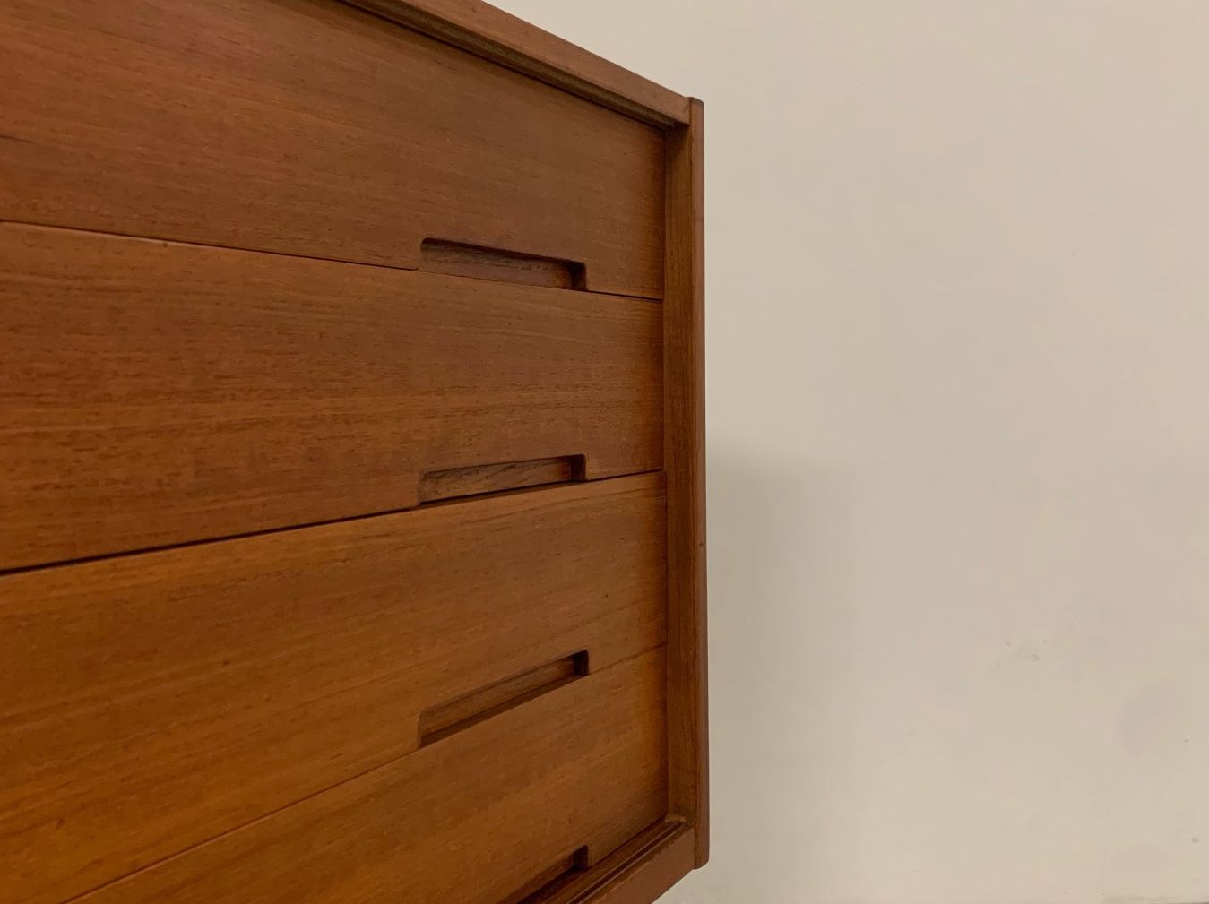 Knoll Cassettiere: MidCentury Teak Sideboard Nils Jonsson – Usato da Basel venduto da MidMod20C 2
