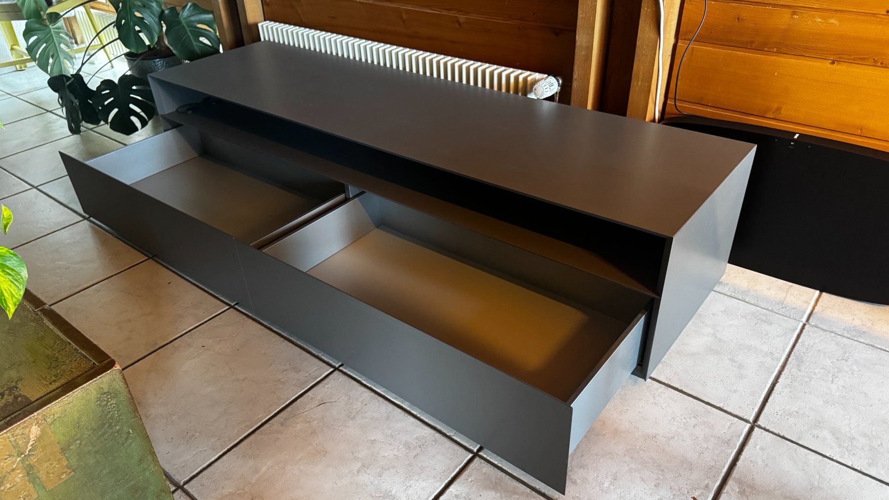 Pfister Mobili TV: TV-Möbel Anthrazit 180cm / Lowboard 2 Schubladen – Usato da Wattenwil venduto da Rebreg_m 1