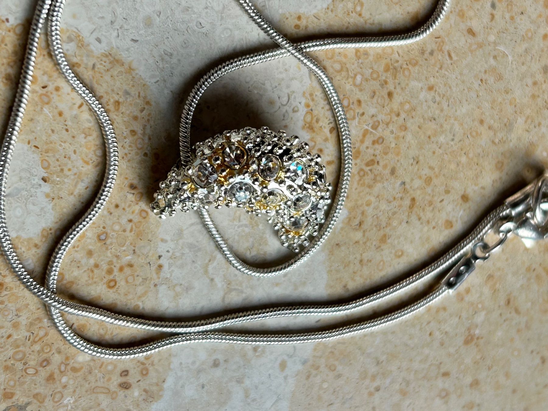 Catenine: Schlangenkette mit Sichel-Mond Weiss – Usato da Laufen venduto da Bellavitaboom 8