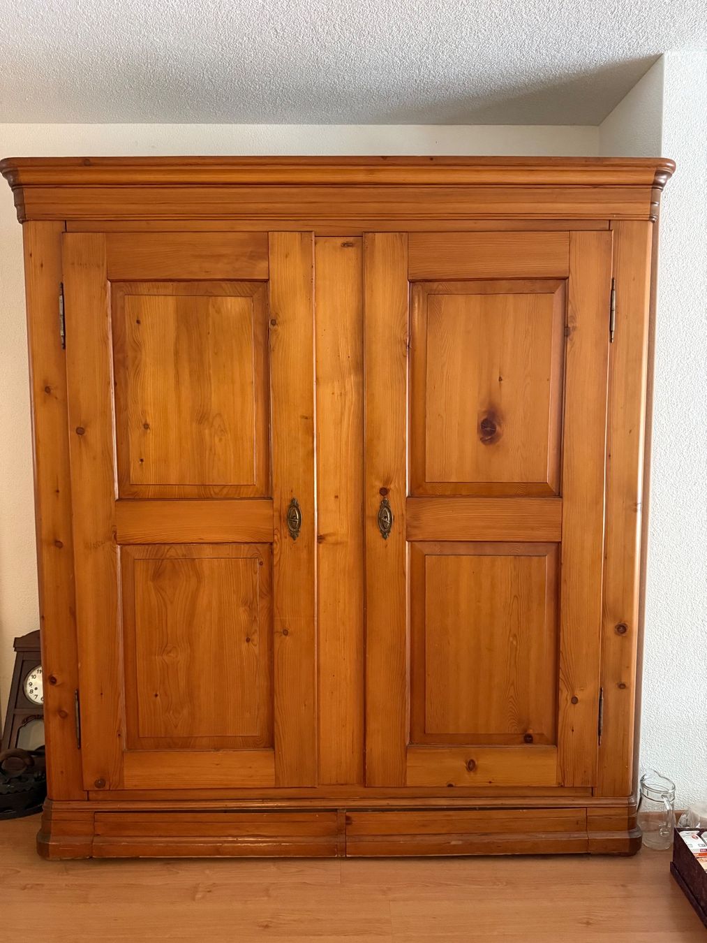 Armadi: Antiker Schrank – Usato da Cham venduto da Hesilo