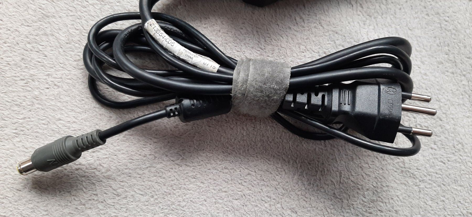 Lenovo Caricabatterie: Lenovo ThinkPad 135W AC Adapter CH oder DE – Usato da Magden venduto da Gold-Adler 1
