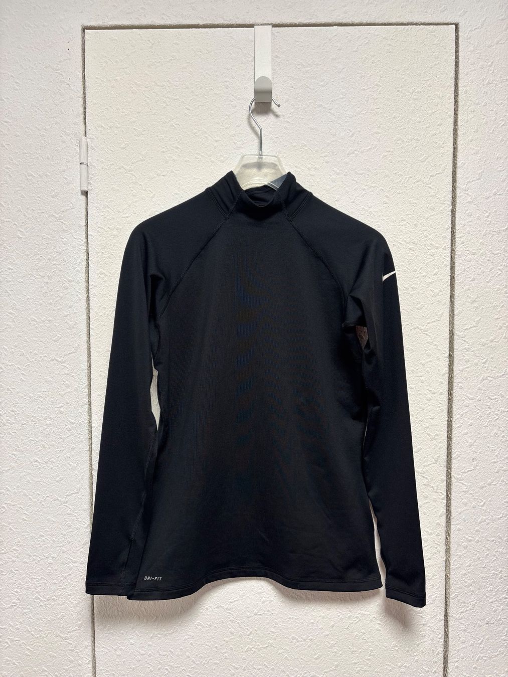 Nike Pullover & Sweatshirts: Nike Pro Langarm schwarz Gr. L – Gebraucht aus Bottmingen von ana_5hrv 1