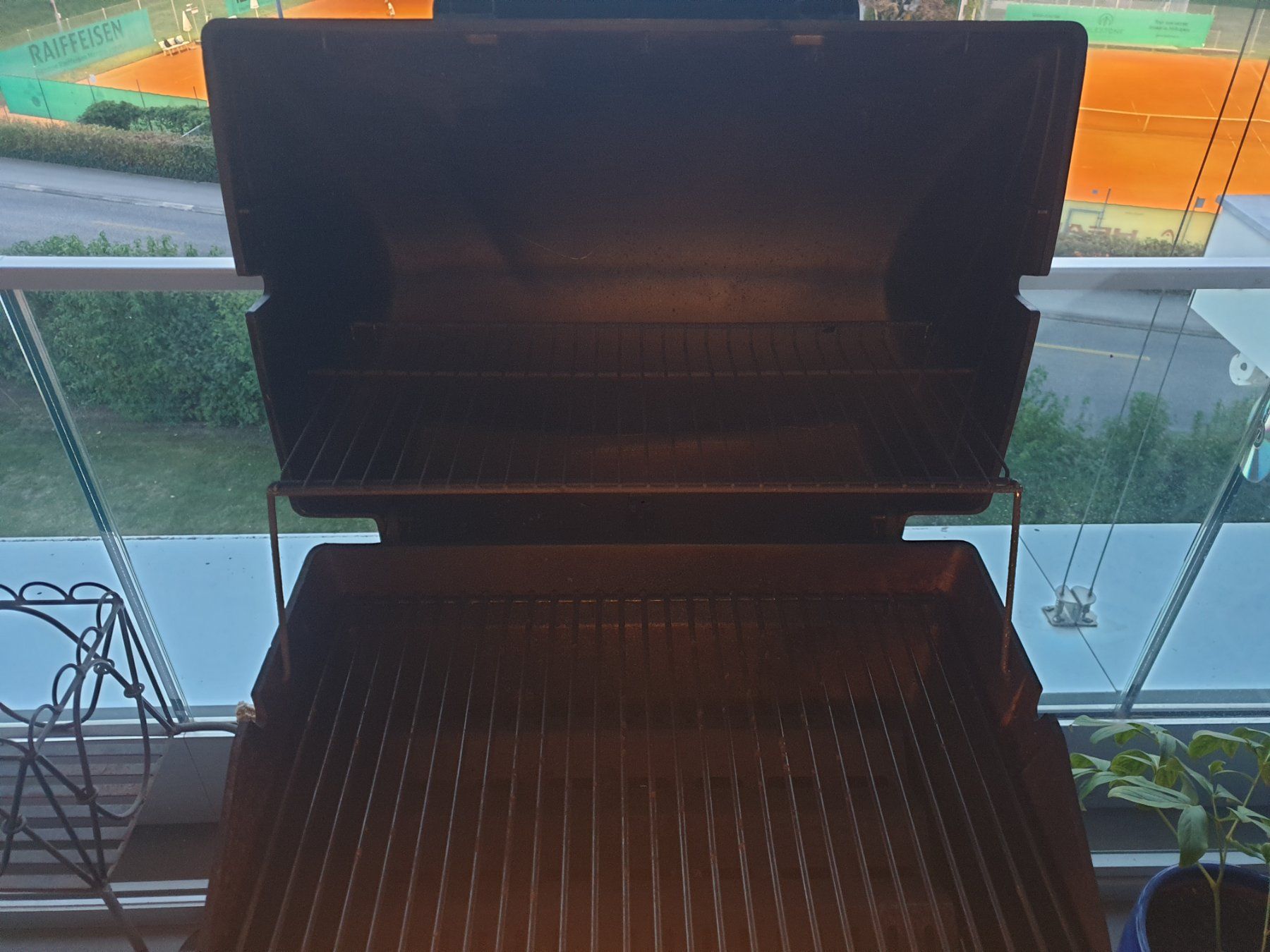 König Griglie: Koening Compact Pro Gasgrill – Usato da St-Sulpice VD venduto da Lancius 1