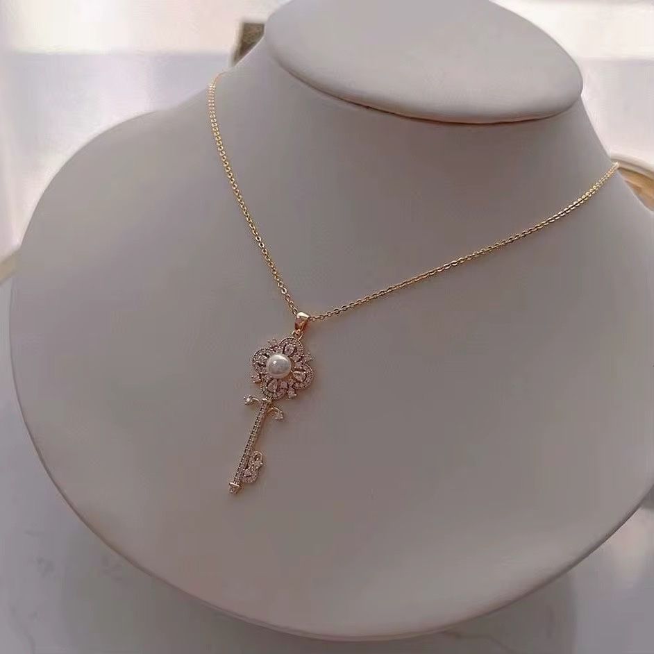 Catenine: Collier Clé Élégance – Nuovo e nell'imballaggio originale da St-Maurice venduto da Sandrinette123 3