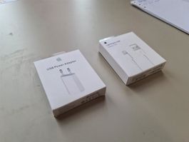 Apple iPhone Ladegerät mit Stecker und Kabel