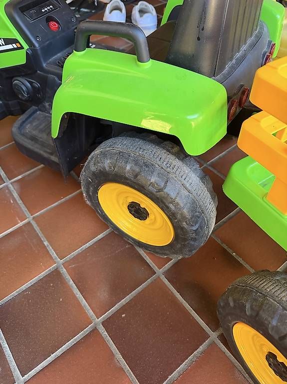 Véhicules pour enfants: Elektischer Traktor – D'occasion à Wasterkingen par lad_5r6h