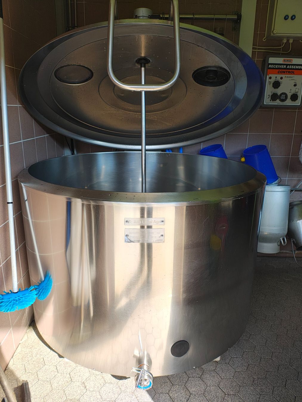Delaval Tecnica di mungitura: Sehr gepflegter Milchtank – Usato da Lostorf venduto da Agrisenn 2