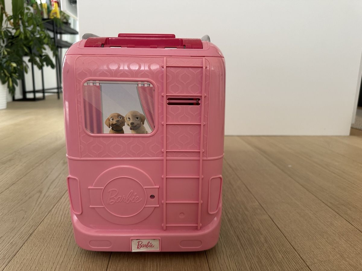 Spielzeuge: Pink Barbie Campervan (mit Barbie) – Gebraucht aus Wettingen von  1