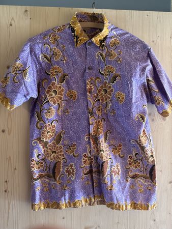 Lila Batik Sommerhemd, Grösse L– Blickfang für den Sommer!
