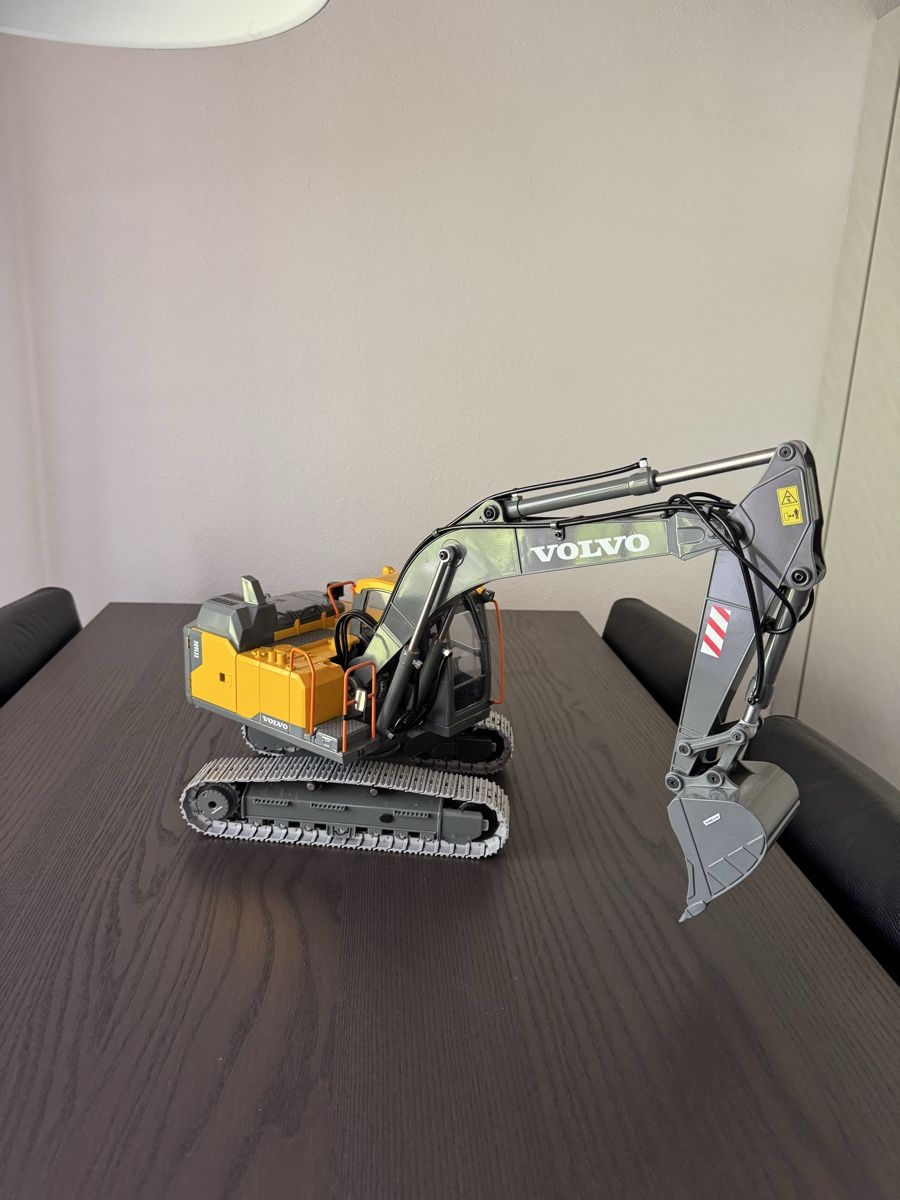 RC Modellbau: RC Bagger – Neu (gemäss Beschreibung) aus Pfaffnau von Johndeere6R 1