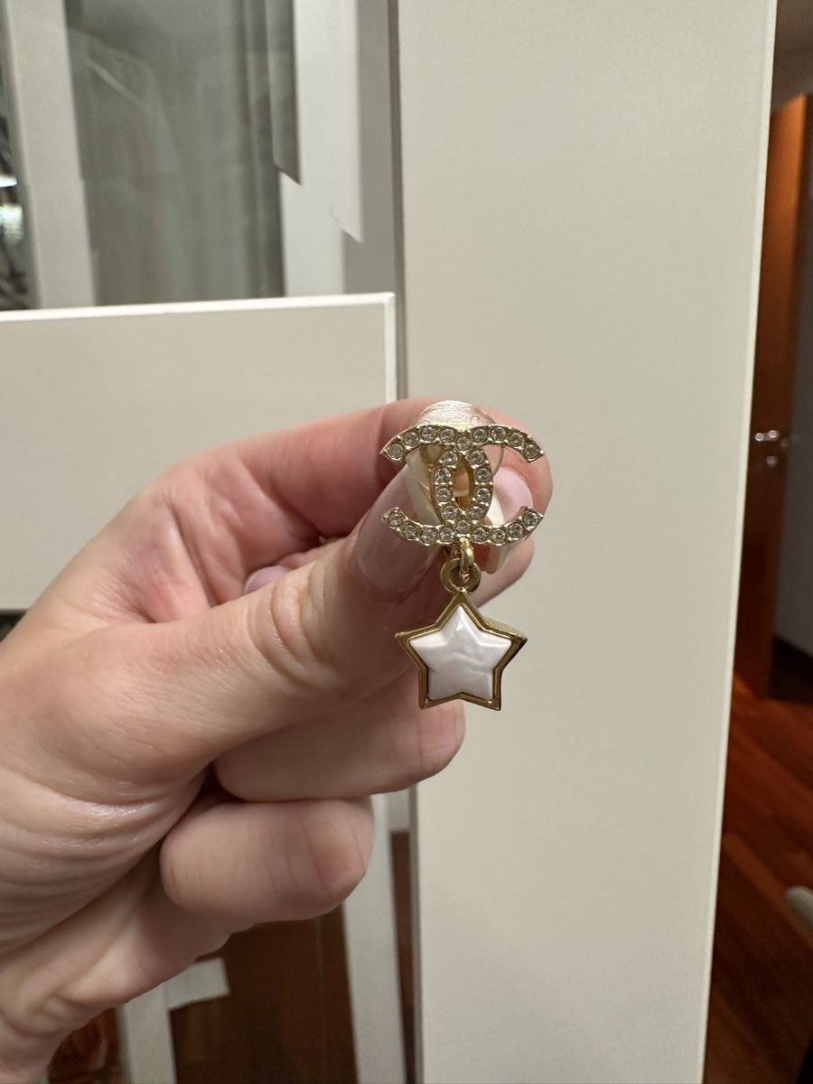 Chanel Orecchini pendenti & Orecchini a lobo: Chanel clip on earrings – Nuovo (secondo la descrizione) da Kilchberg ZH venduto da cruella 1