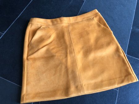 Megaschöner Minirock - Velourlederimitat Gr. M  NEU