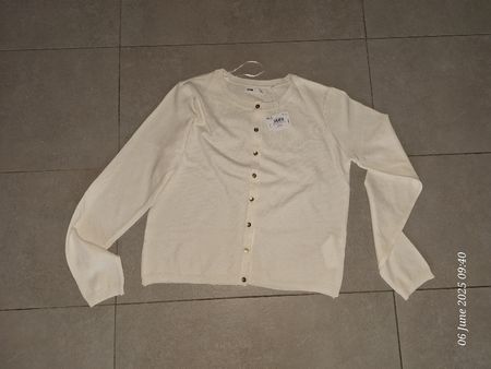 Neue Strickjacke