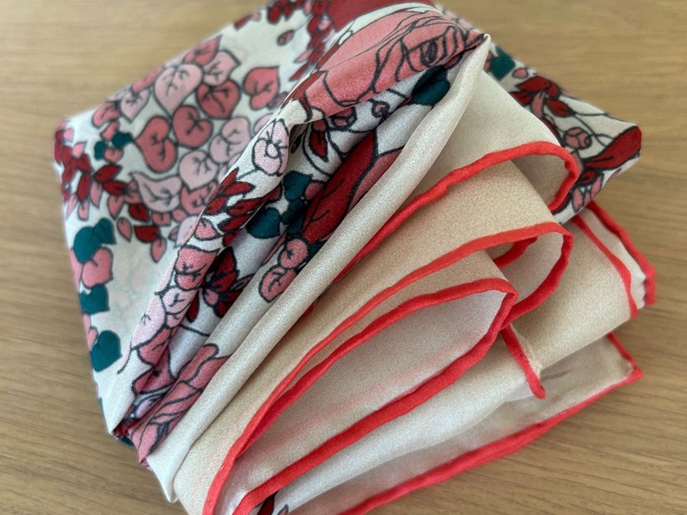 Becksöndergaard Foulard & Sciarpe: NEU: Seidenschal mit Rosenmuster von Beck Söndergaard – Nuovo (secondo la descrizione) da Lichtensteig venduto da christine099 5