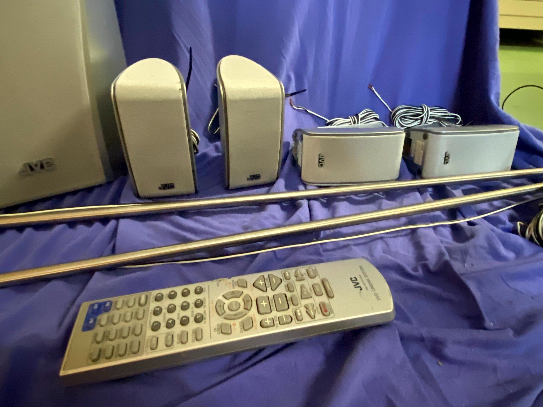 JVC Home Cinema: JVC TH-V70R DVD Digital Cinema System – Usato da Tscherlach venduto da magic11968 3