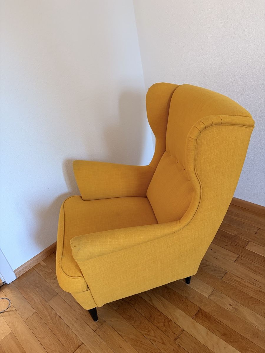 Ikea Poltrone: Cosy yellow wingback armchair – Usato da Muttenz venduto da mheimsoth 1