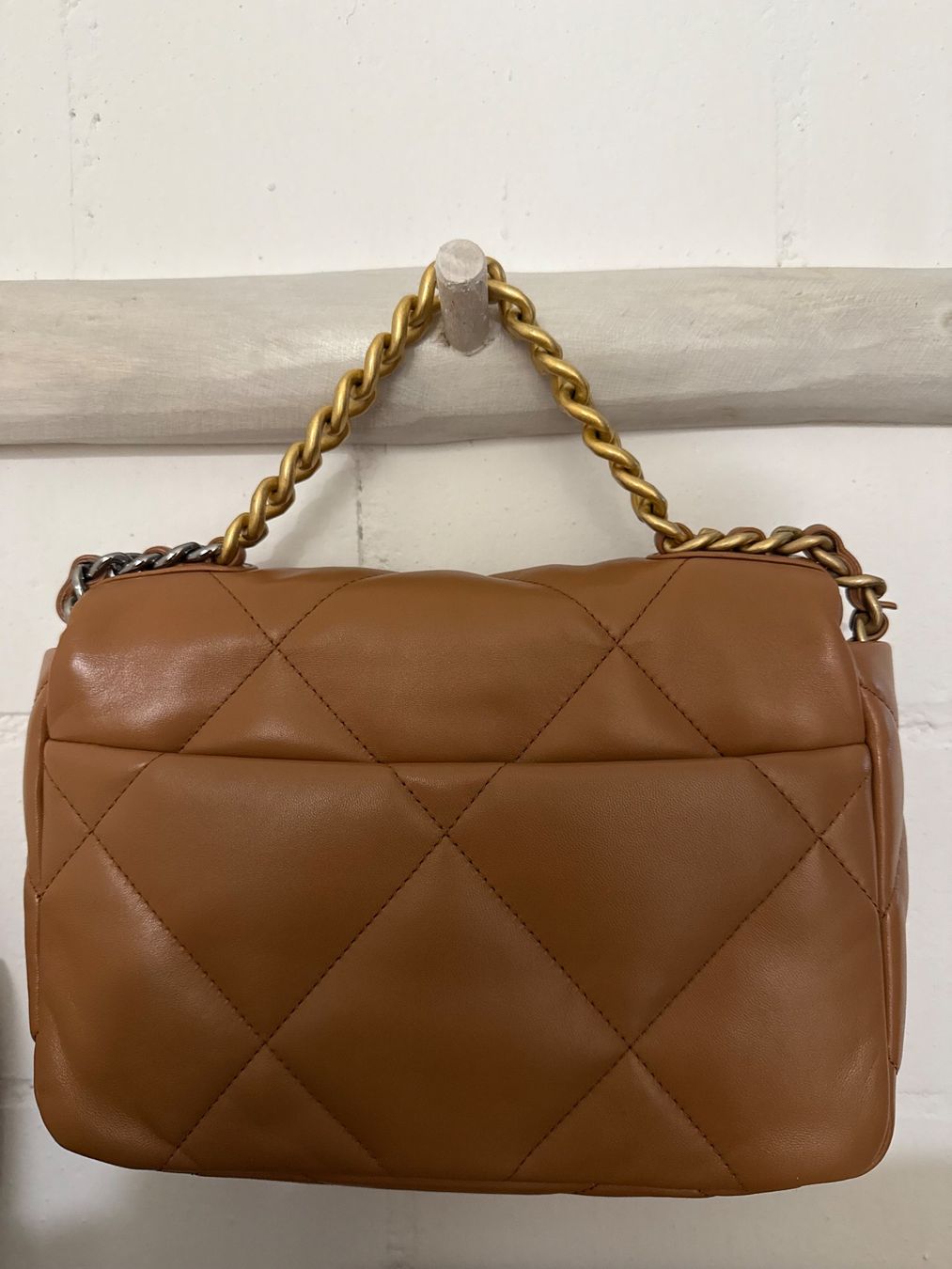 Chanel Borse: Chanel 19 small – Usato da Magden venduto da Shopping-Queen1 1
