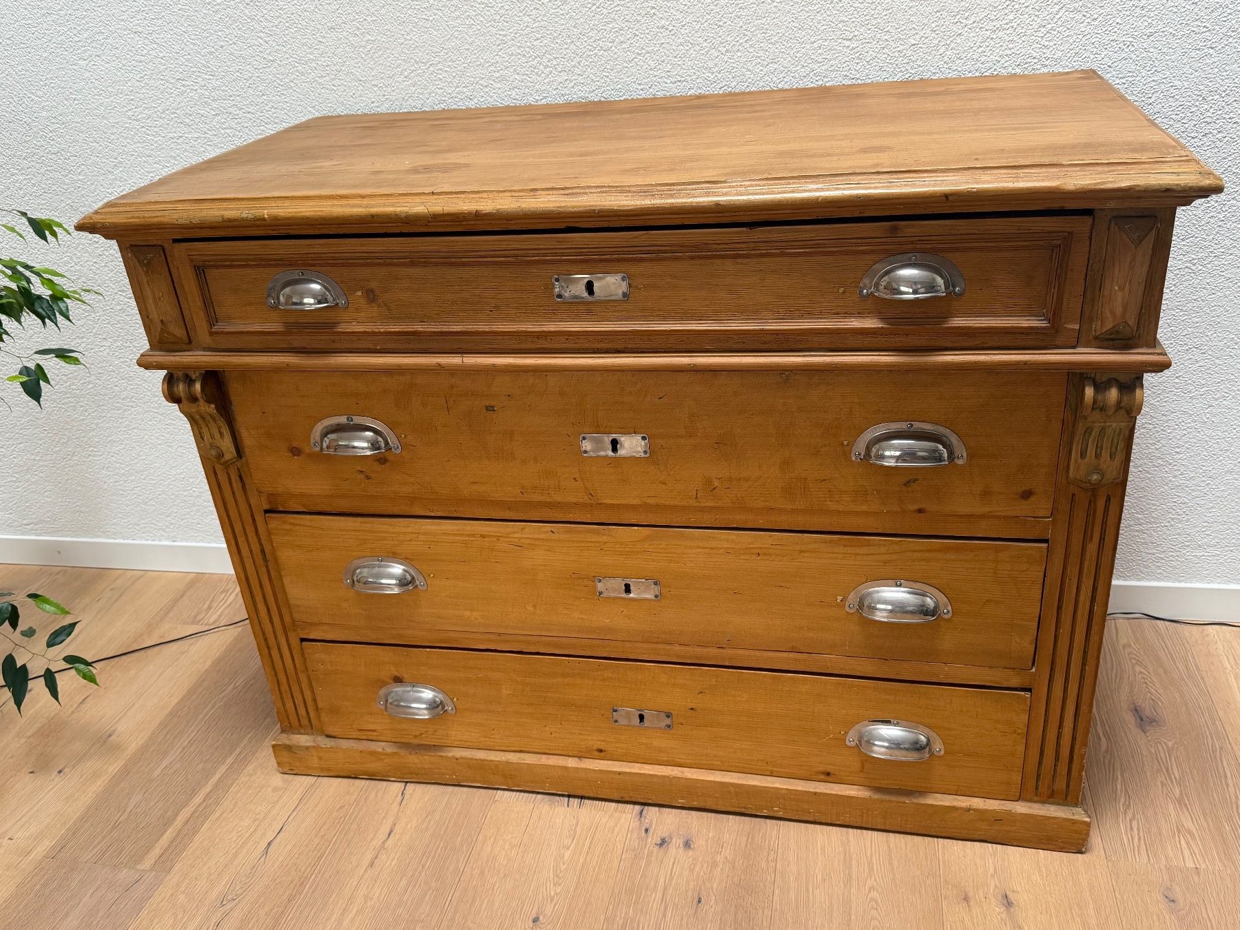 Kommoden: Bauernmöbel Kommode mit 4 Schubladen – Gebraucht aus Pfäffikon SZ von Curli