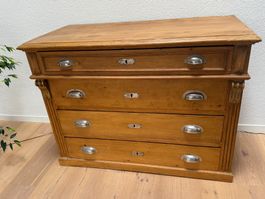 Bauernmöbel Kommode mit 4 Schubladen