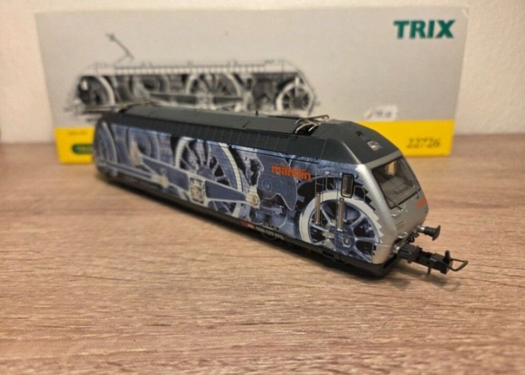 Trix Modellini di ferrovie: Trix 22726 E-Lok Re 460 "Industrie" SBB H0 – Nuovo e nell'imballaggio originale da St-Aubin-Sauges venduto da Lo_Go 3