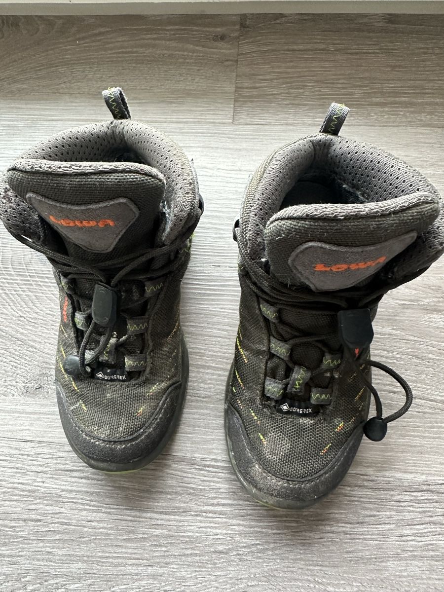 Lowa Scarpe per ragazzi: Lowa Gore-Tex Winter Hiking Boots - Size 27 - – Usato da Männedorf venduto da Meganbdn 2
