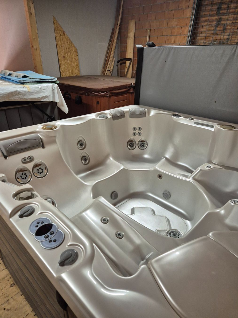 Whirlpool: Whirlpool der Marke CalderaSpa Modell Elation – Gebraucht aus Lyss von loi_tls7