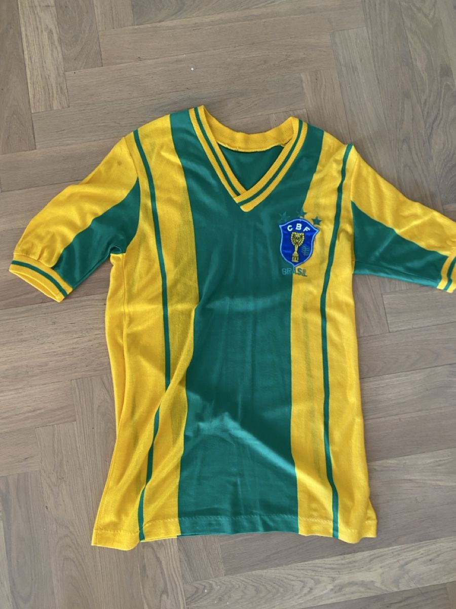 T-shirt: Brasilien Trikot Shirt – Usato da Basel venduto da Skindamon