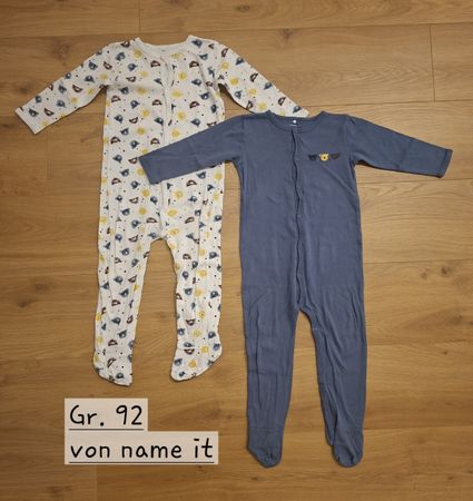 2 Baby-Schlafanzüge von Name It, Grösse 92