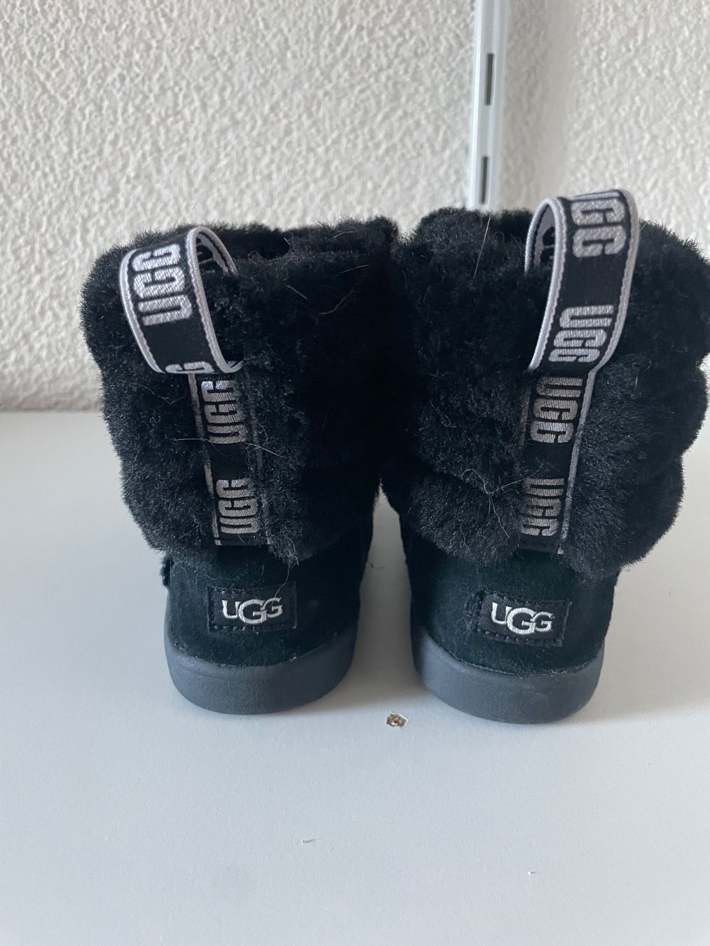 Ugg Scarpe per ragazzi: Kinder Ugg Fluff Mini Quilted / EU 26 – Nuovo (secondo la descrizione) da kloten venduto da Teomondoscrofolo 2