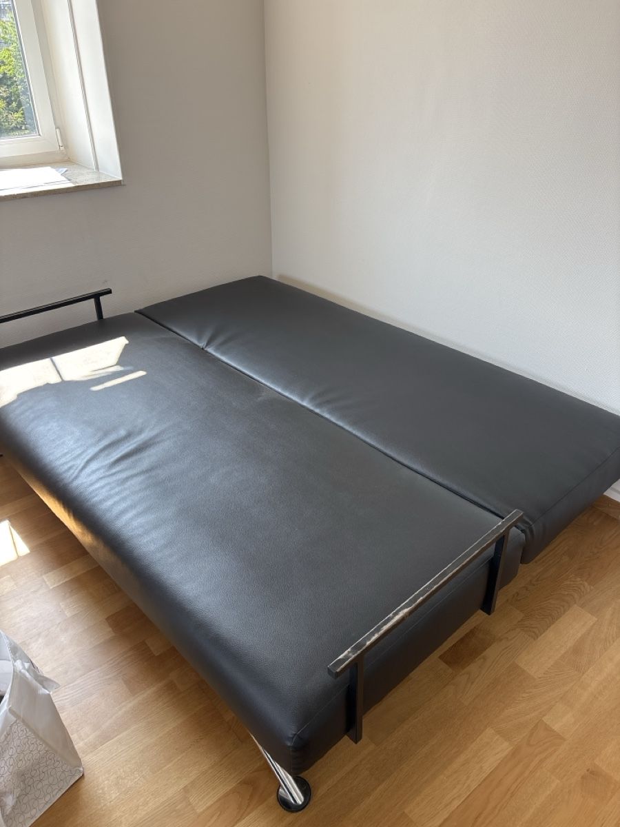 Sofas: Schlafsofa schwarz Kunstleder Metall Chrom – D'occasion à St. Gallen par bombo19 2