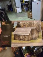 Russisches Blockhaus 2 Stöckig H0 1:72 OVP Modell (x)