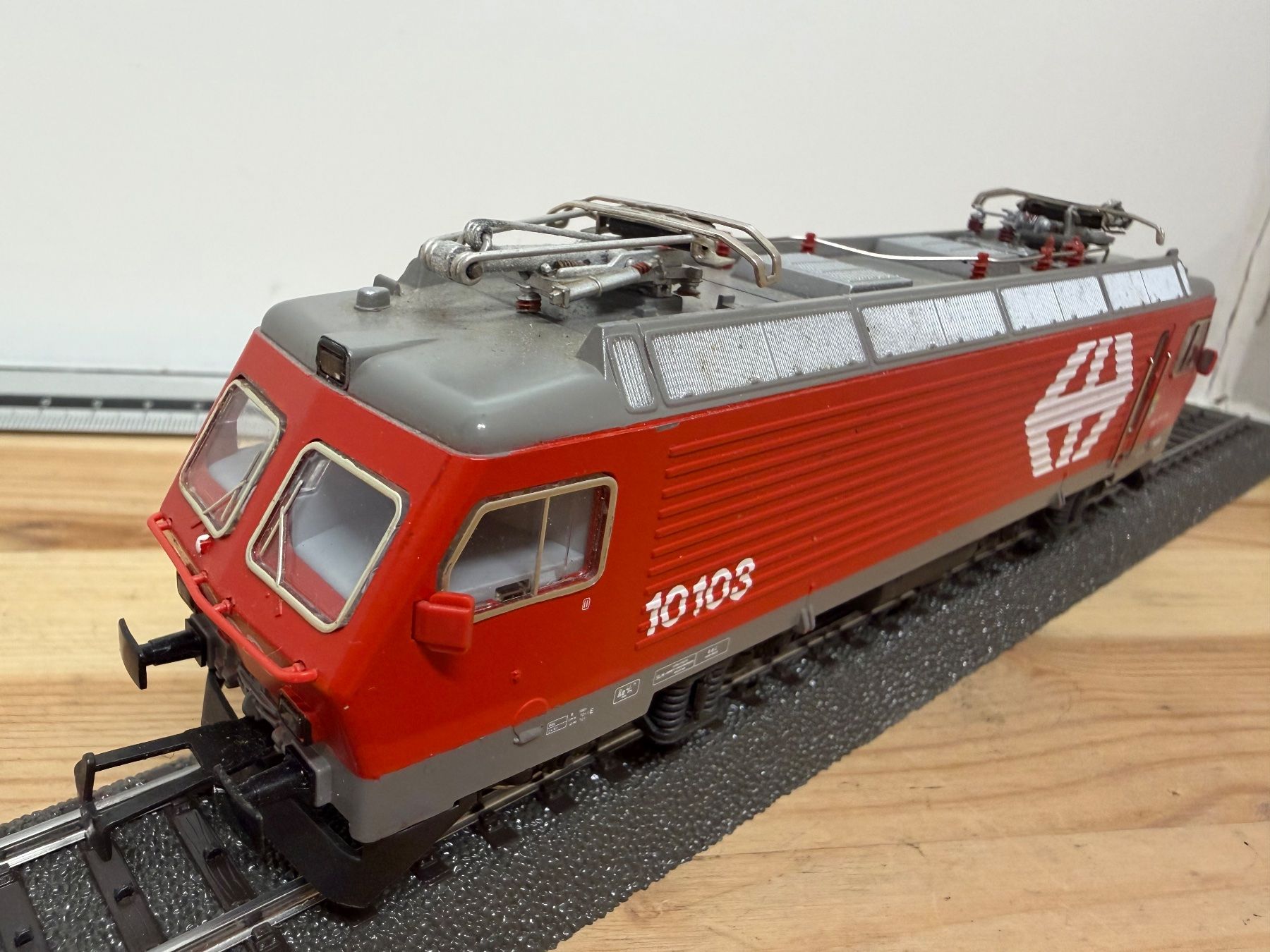 Märklin Modellini di ferrovie: Märklin 3328 E-Lok SBB Re 4/4 IV – Usato da Büsserach venduto da ModellbahnDepot 4