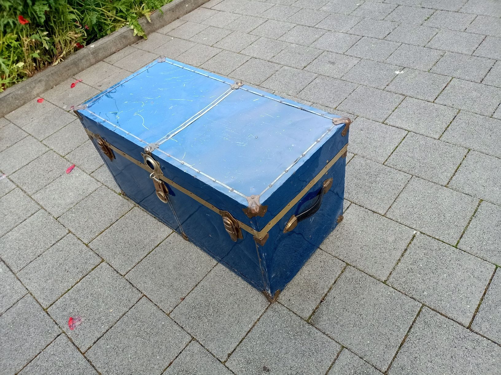 Cassapanche: Antiker Überseekoffer Metall, Oldtimer, Dekoration – Difettoso da Flamatt venduto da Marpou 2