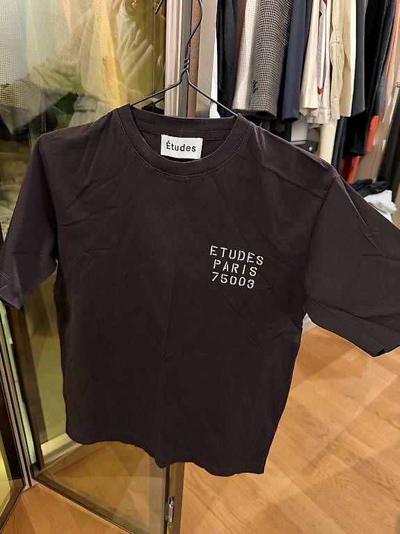 T-shirt: Etudes Studios T Shirt – Usato da Olten venduto da bay_fh8s