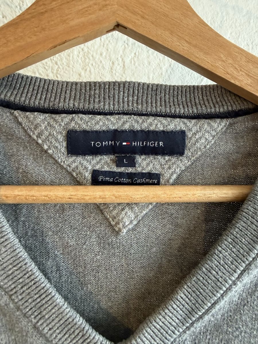 Tommy Hilfiger Maglioni & Felpe: Tommy Hilfiger Pullover V-Ausschnitt grau Grösse L – Usato da Davos Platz venduto da Noraslifestyle 1