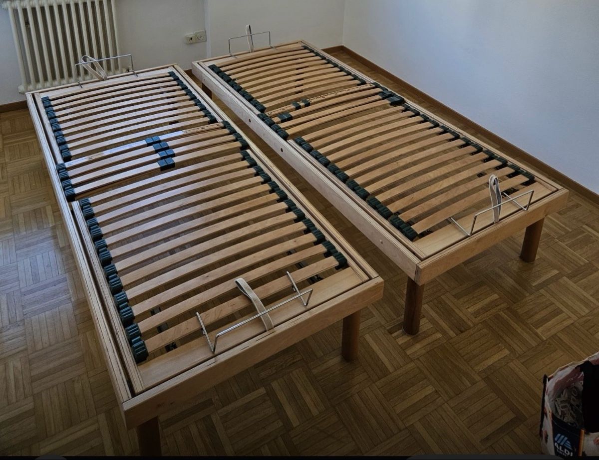 Letti: Letto con doghe in legno – Usato da S. Pietro venduto da fil_yhb9 1