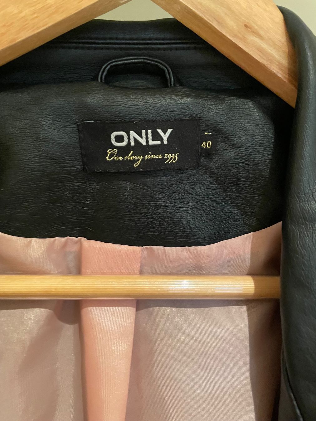 Only Jacken: ONLY Kunstlederjacke schwarz, Grösse 40 – Gebraucht aus Bülach von bjoernbenny 6