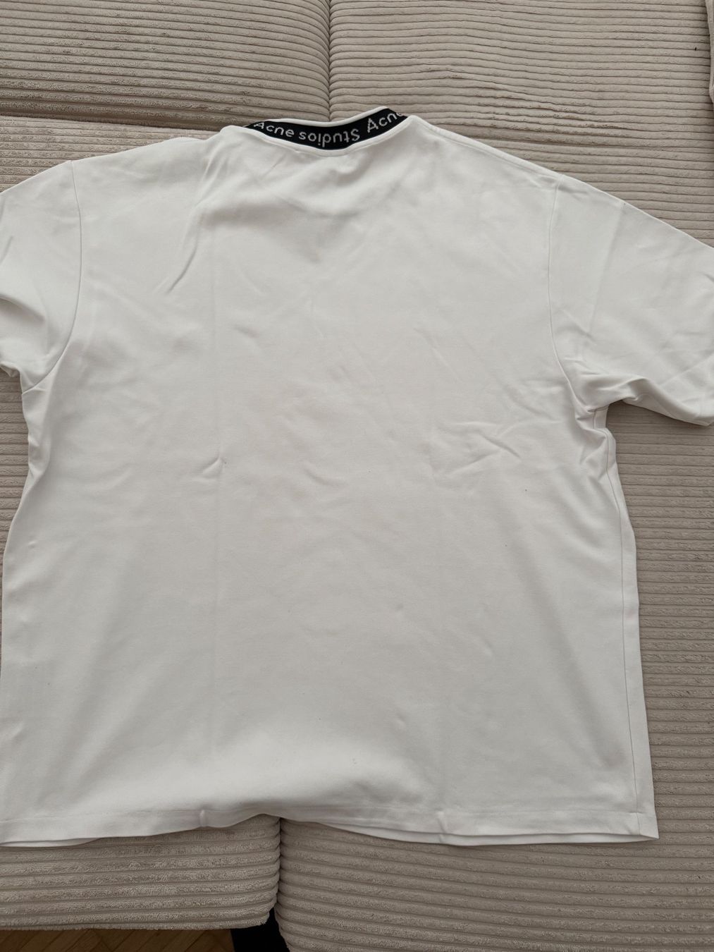 Acne Studios T-Shirts: Acne Studios Oversize T-Shirt – Gebraucht aus Chur von nic_cx7v 1