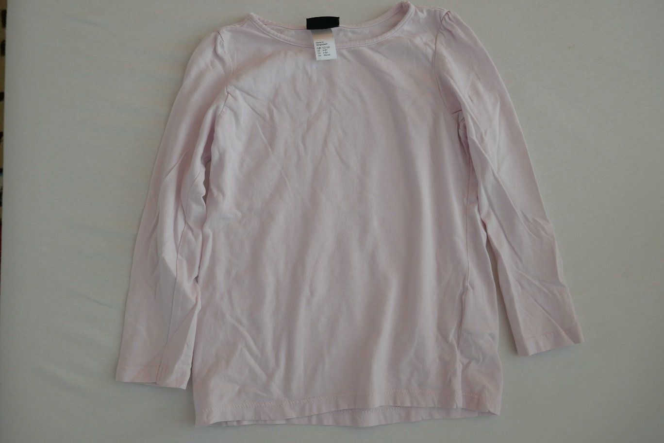 Blusen, T-Shirts & Tops: Uni hellrosa T-Shirt, Gr. 122/128 – Gebraucht aus Horgen von Feli39
