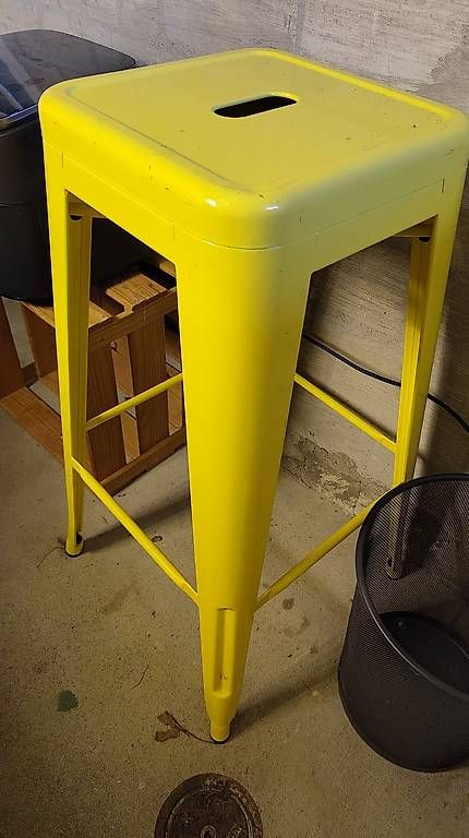 Hocker: 4 farbige Barhocker aus Metall  – Gebraucht aus Winterthur von NWidmer 2
