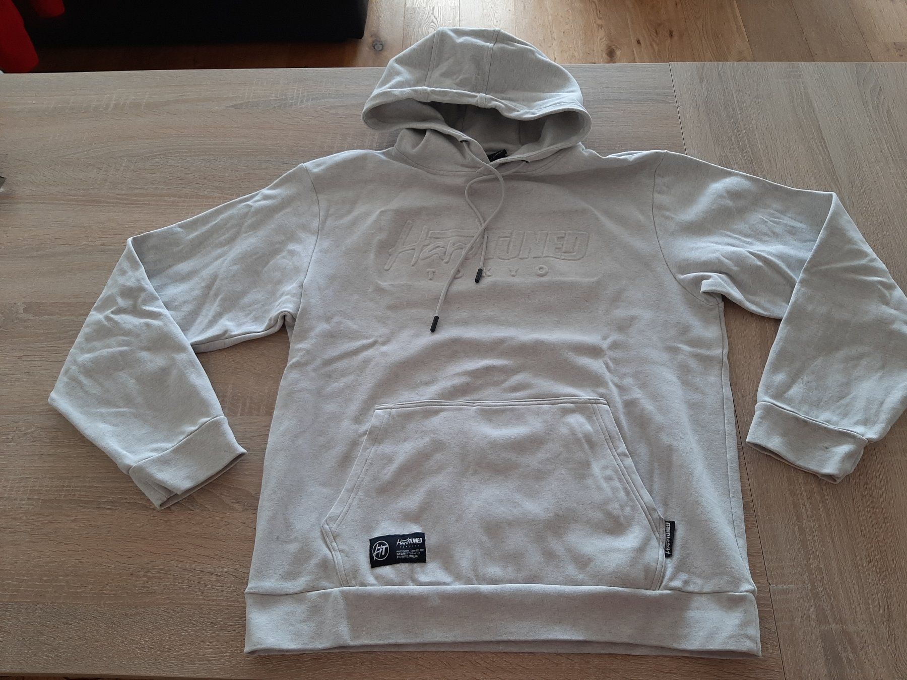 Maglioni & Felpe: Kapuzenpullover Hard Tuned Tokyo hellgrau Gr. XL – Usato da Menziken venduto da Rien1