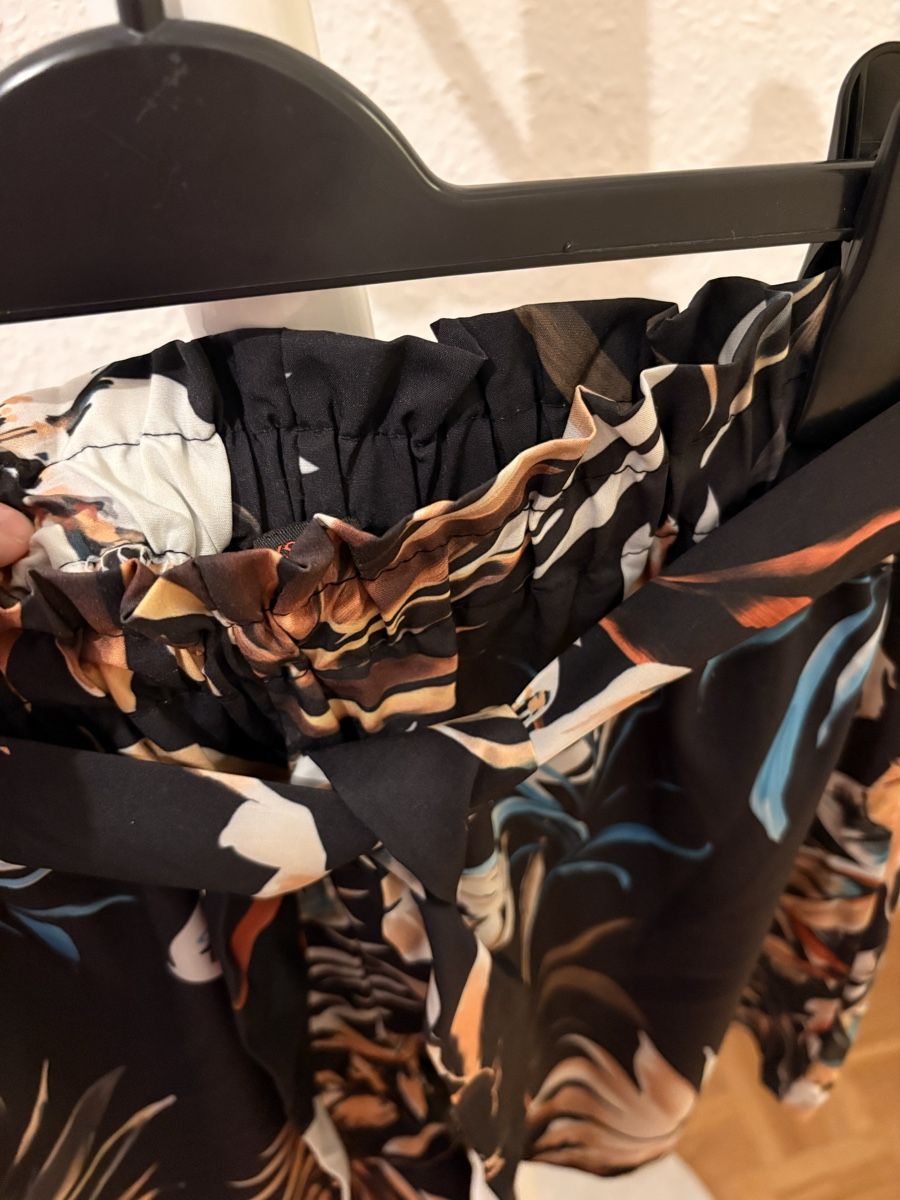 Pantaloni: Shorts noir avec motifs  – Usato da Chêne-Bougeries venduto da bru_bs9n 2