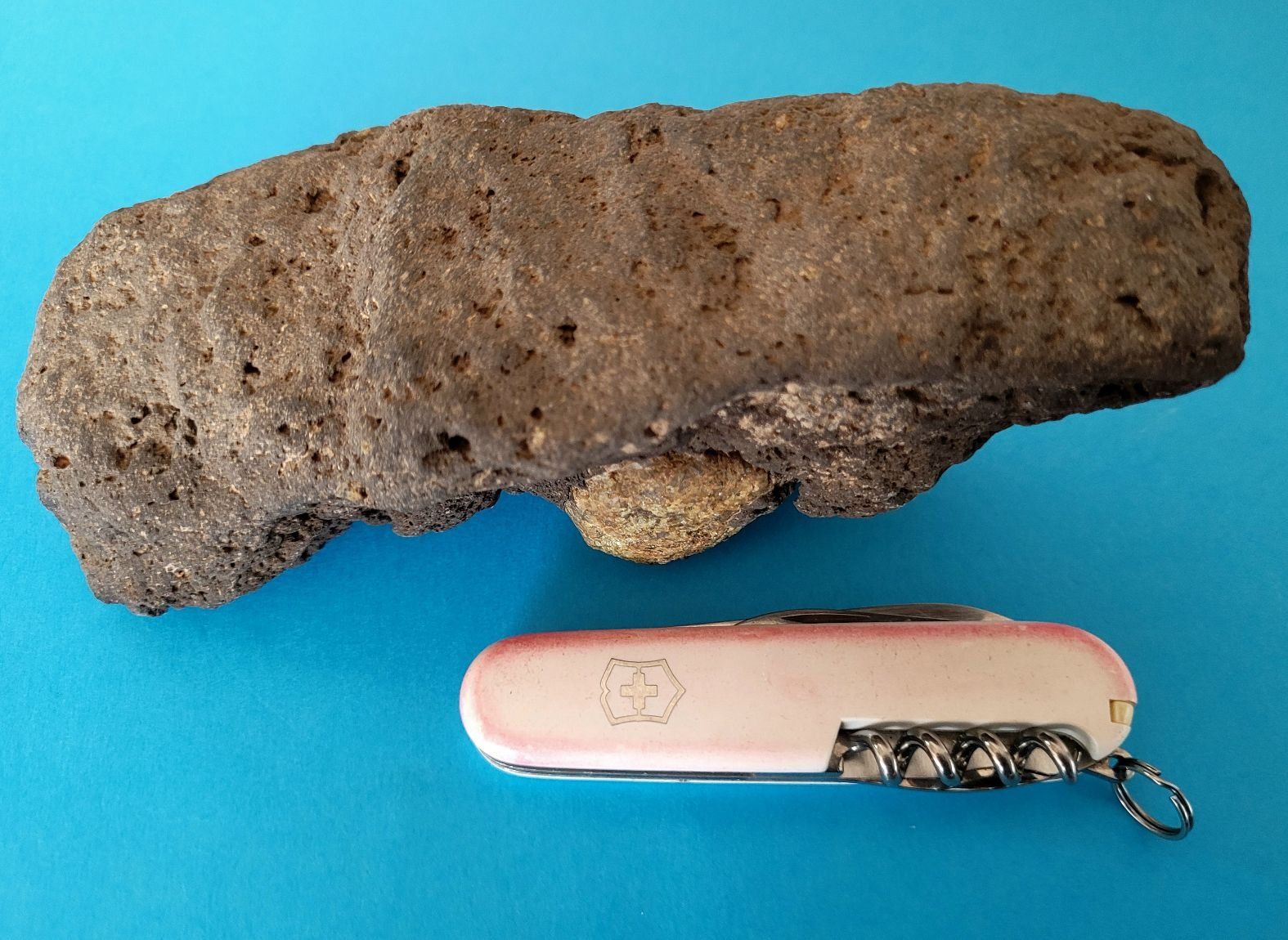 Mineralien & Heilsteine: Olivin im Lava-Muttergestein, 293Gramm – Gebraucht aus Unterengstringen von orpheo13 2