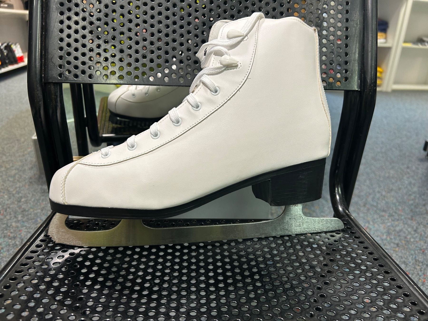 Pattini da ghiaccio: Damenschlittschuhe Grösse 44 – Nuovo e nell'imballaggio originale da Marbach LU venduto da Frantisek 1