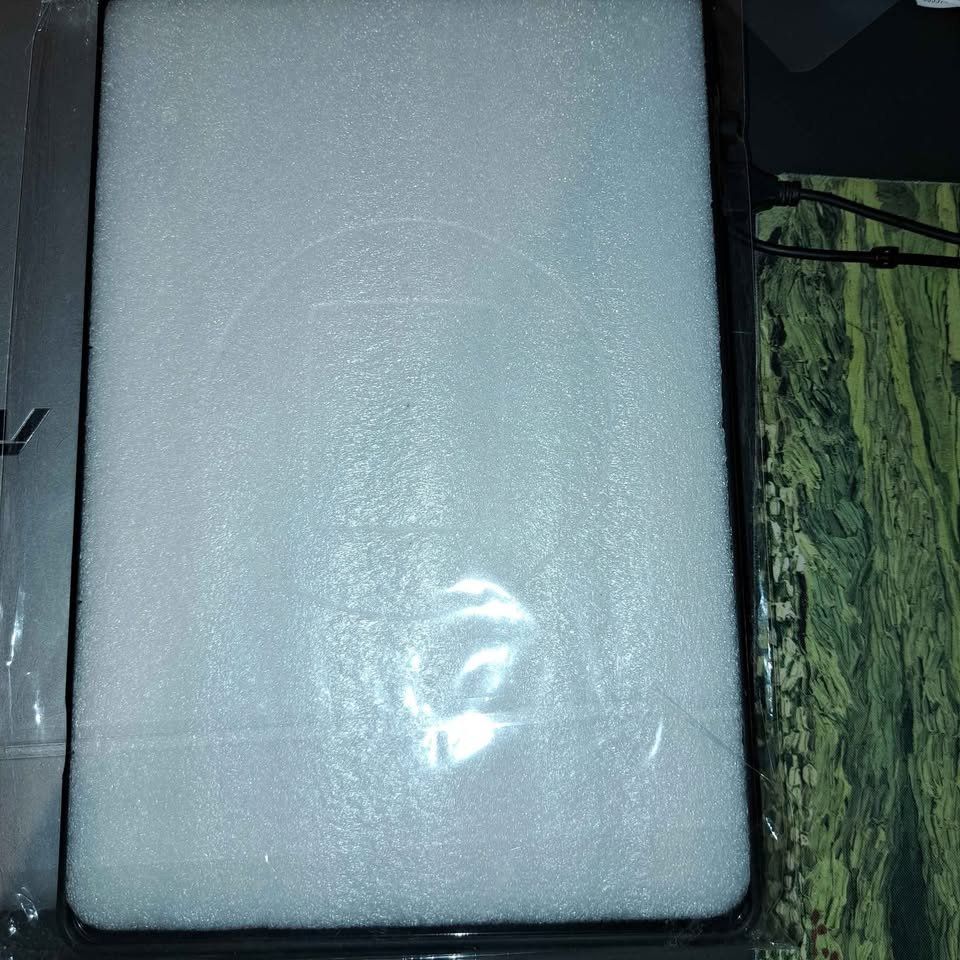 Samsung Covers & Borse: Galaxy Tab S9 FE Cover Farbig oder Schwarz – Nuovo e nell'imballaggio originale da Hettenschwil venduto da Tomsi12 2